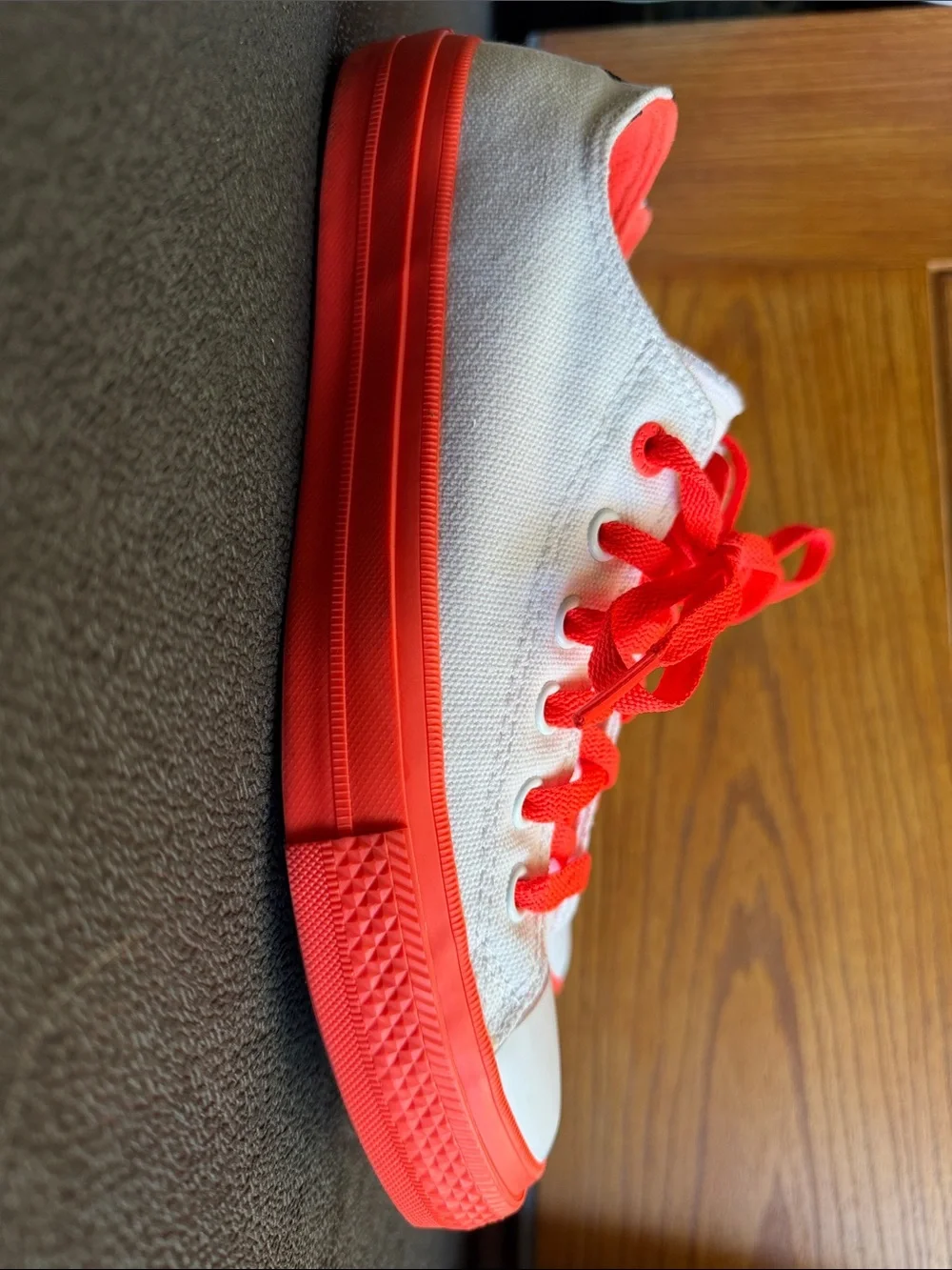 Converse white canvas